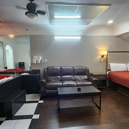 Scottish Inn & Suites Sam Houston Parkway 外观 照片