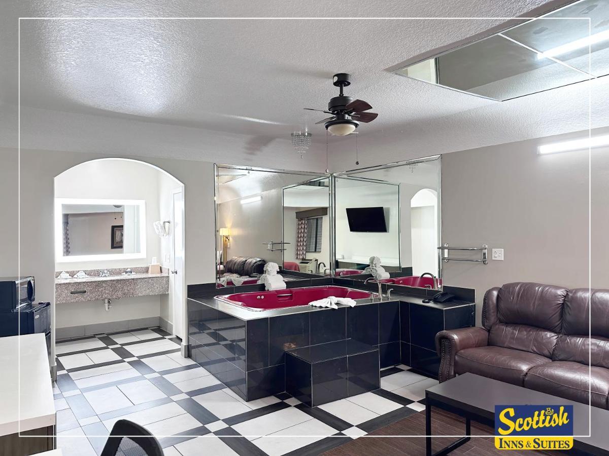 Scottish Inn & Suites Sam Houston Parkway 外观 照片