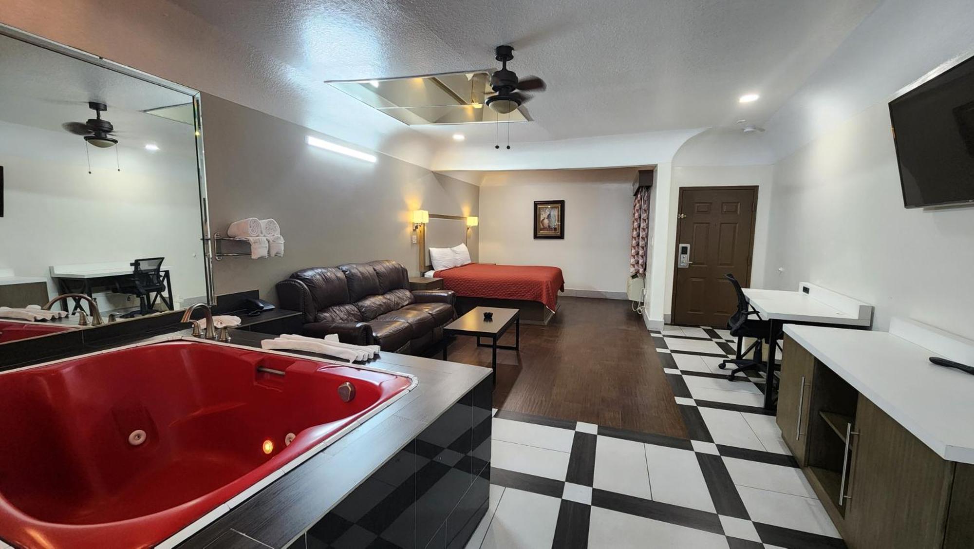 Scottish Inn & Suites Sam Houston Parkway 外观 照片