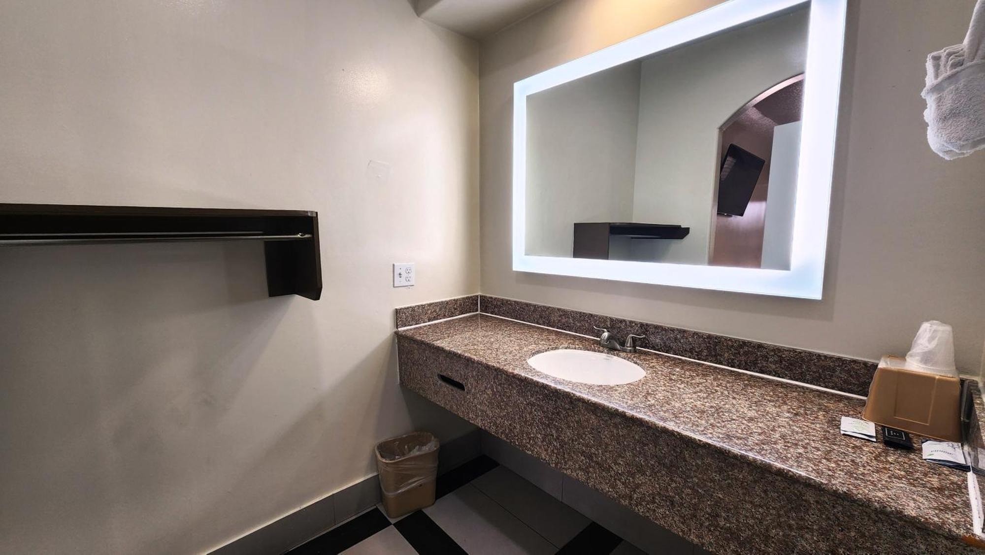 Scottish Inn & Suites Sam Houston Parkway 外观 照片